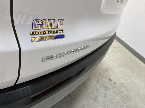 Used 2025 GMC Acadia Elevation image 18