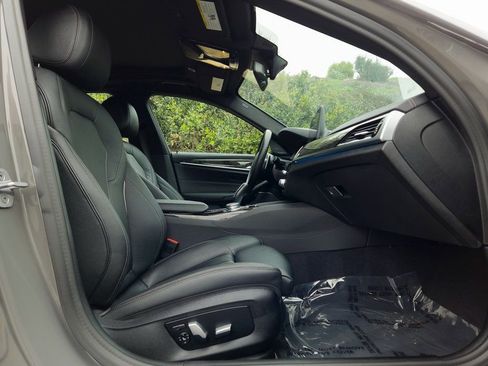 Used 2021 BMW 530e xDrive w/ M Sport Package image 24