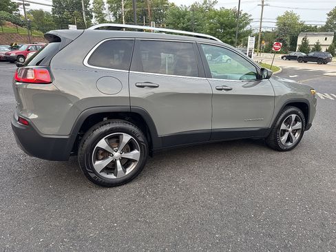 Used 2019 Jeep Cherokee Limited w/ Trailer Tow Group AWD/4WD image 4