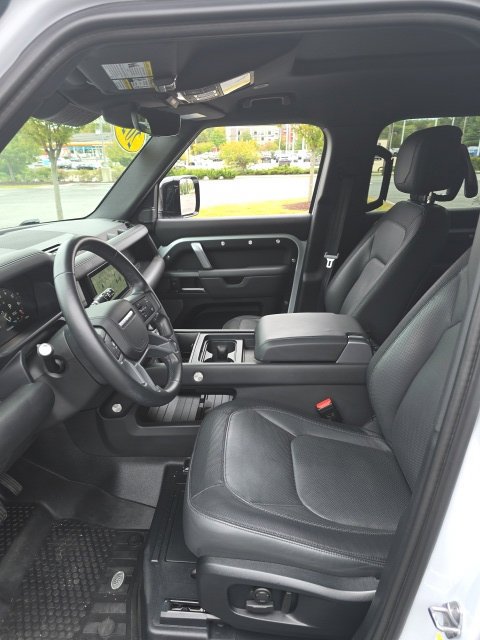 Used 2023 Land Rover Defender 110 X-Dynamic SE AWD/4WD image 17