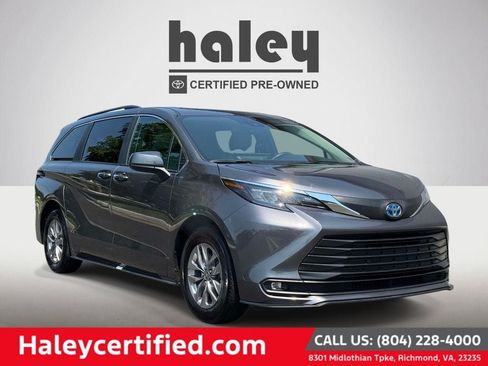 Used 2025 Toyota Sienna XLE FWD image 1