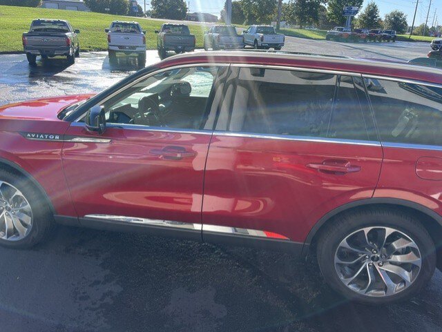 Used 2025 Lincoln Aviator AWD w/ Equipment Group 101A image 3