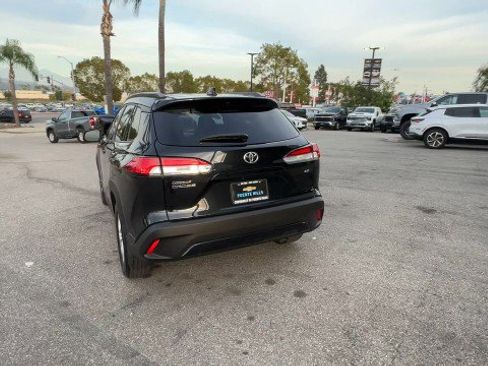Used 2025 Toyota Corolla Cross LE image 7