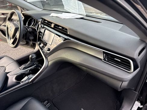Used 2020 Toyota Camry SE image 36