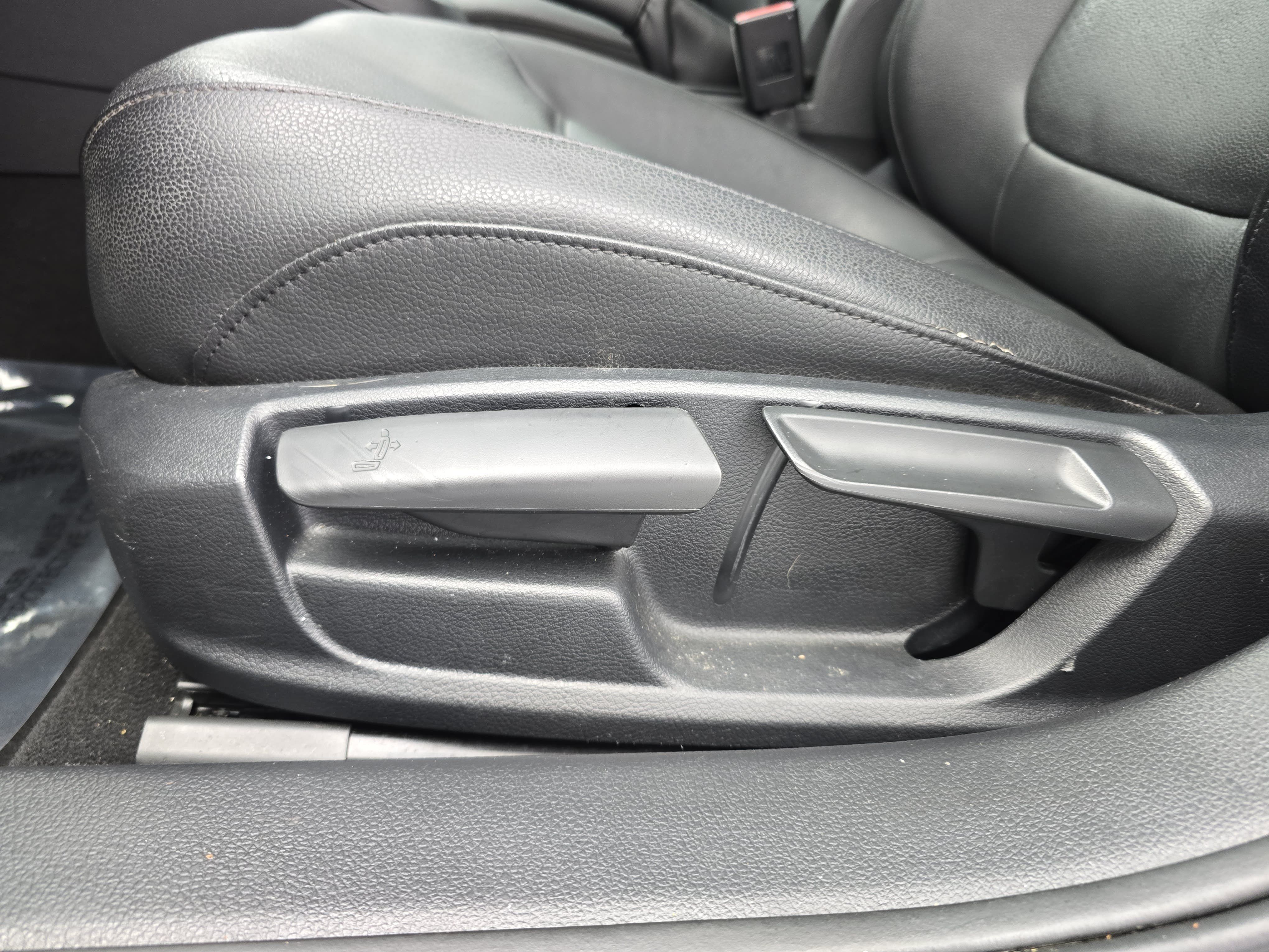 Used 2017 Volkswagen Jetta SE FWD image 28