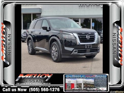 Certified 2025 Nissan Pathfinder SV FWD image 3
