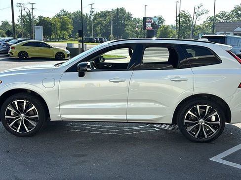 Used 2023 Volvo XC60 T8 Plus w/ Climate Package AWD/4WD image 3