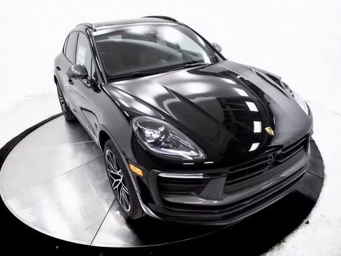 Certified 2025 Porsche Macan Turbo image 39