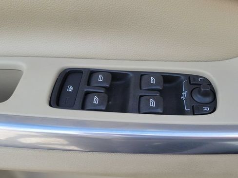 Used 2016 Volvo XC60 T5 Premier w/ Proximity Package FWD image 27