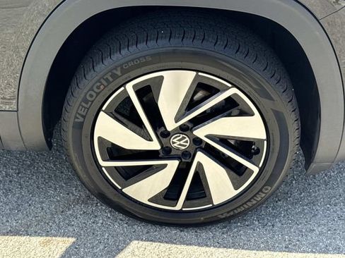 Certified 2024 Volkswagen Atlas SE w/ Panoramic Sunroof Package FWD image 30