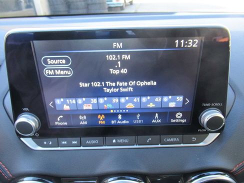 Used 2025 Nissan Sentra SR w/ SR Premium Package image 21