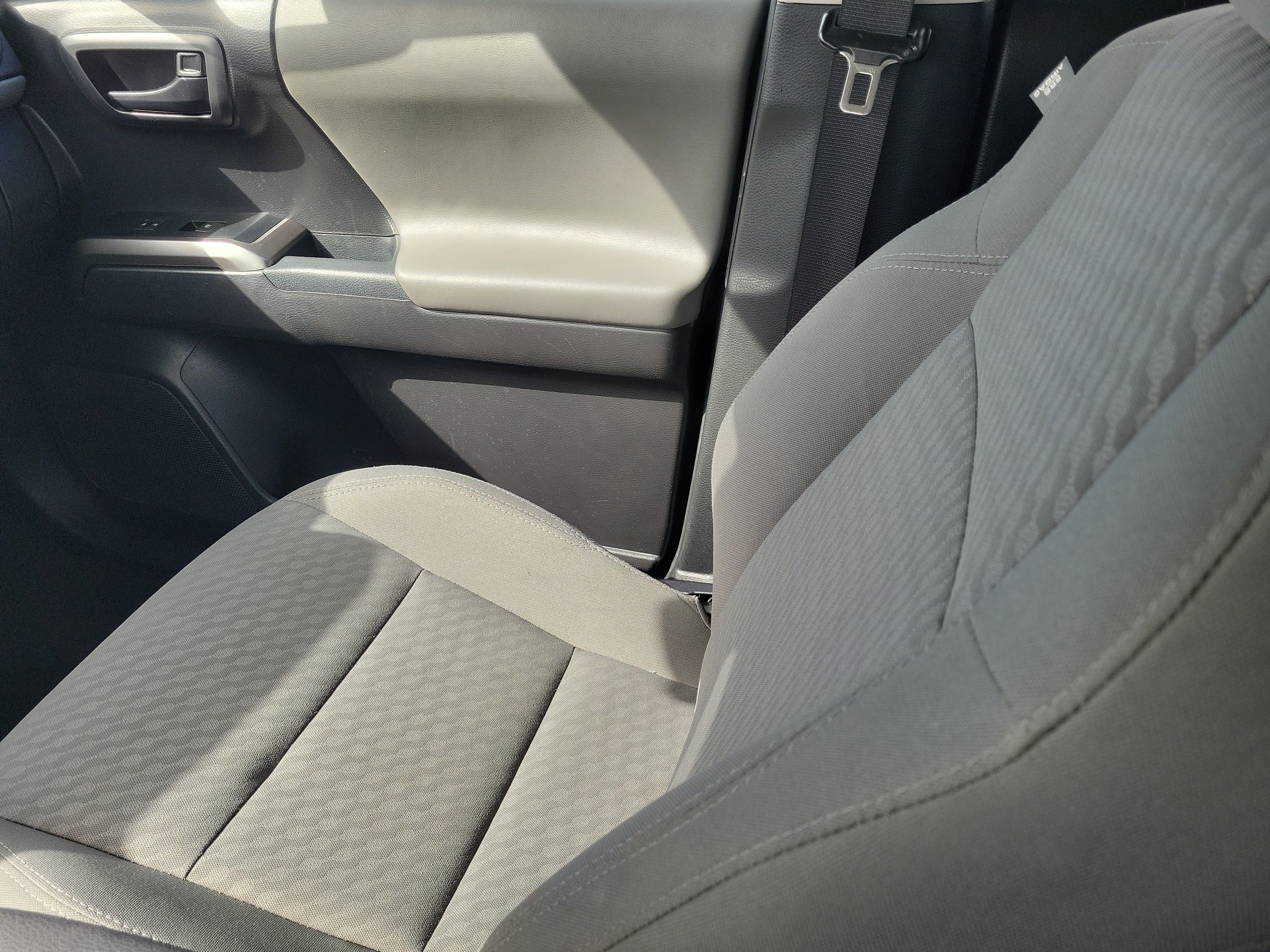 Used 2022 Toyota Tacoma SR5 w/ Technology Package RWD image 16