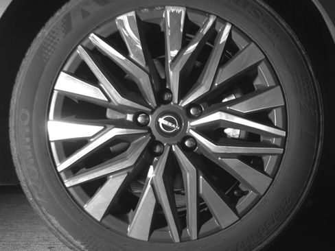 Used 2025 Nissan Altima 2.5 SV image 13