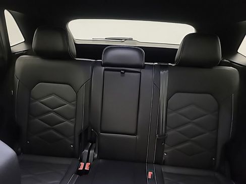 Used 2025 Volkswagen Atlas Cross Sport SE FWD image 25