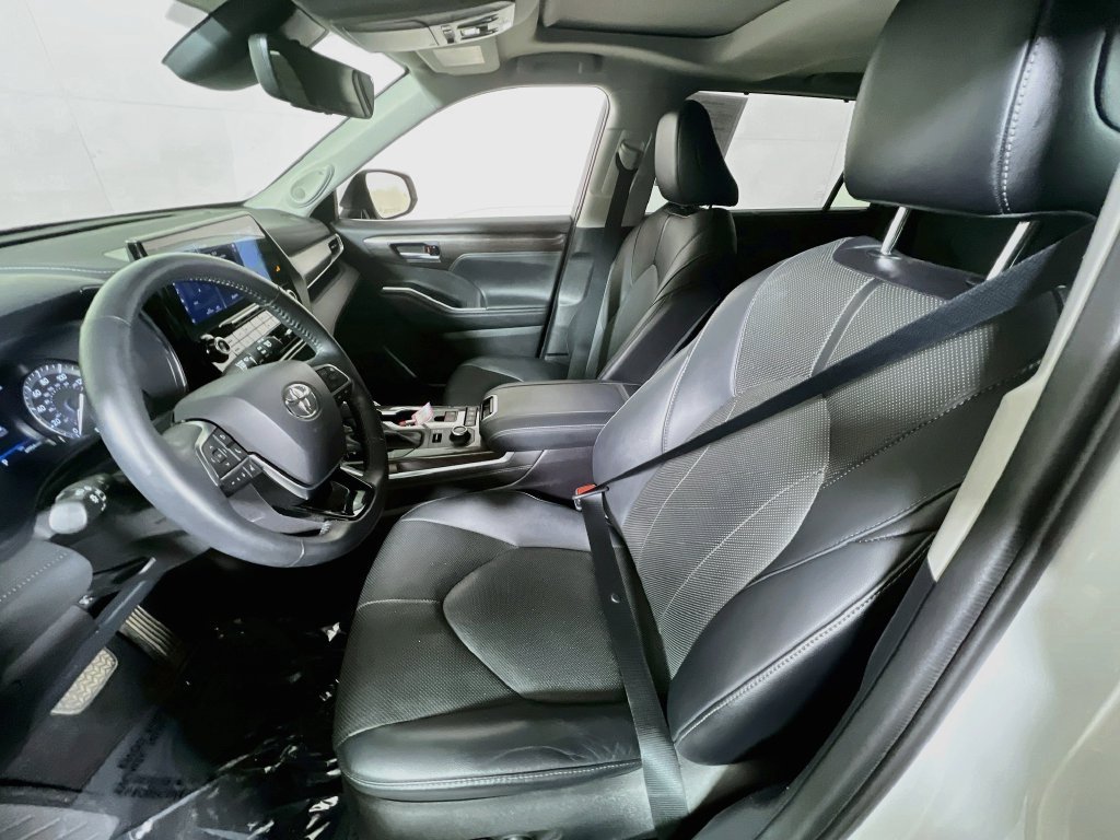 Certified 2021 Toyota Highlander Limited AWD/4WD image 18