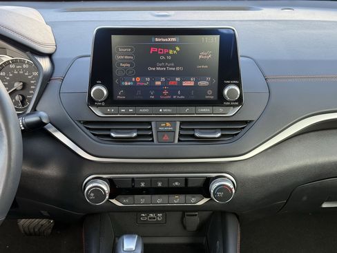 Used 2022 Nissan Altima 2.5 SR image 3