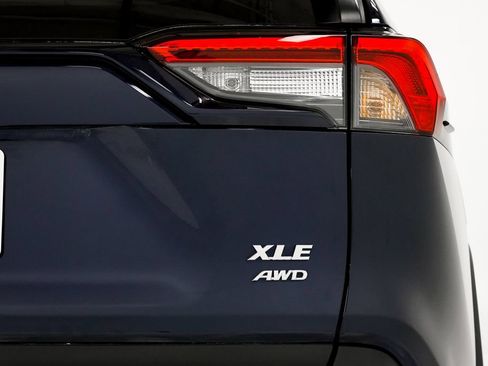 Used 2023 Toyota RAV4 XLE Premium image 31