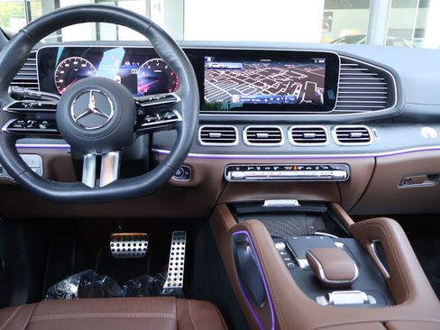 Used 2025 Mercedes-Benz GLS 450 4MATIC w/ AMG Line Exterior image 21