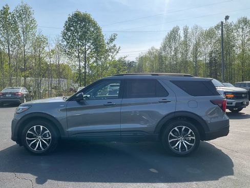 New 2026 Ford Explorer ST-Line RWD image 8