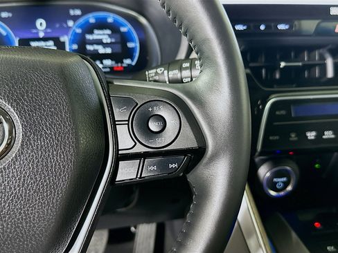 Used 2023 Toyota Venza LE image 17