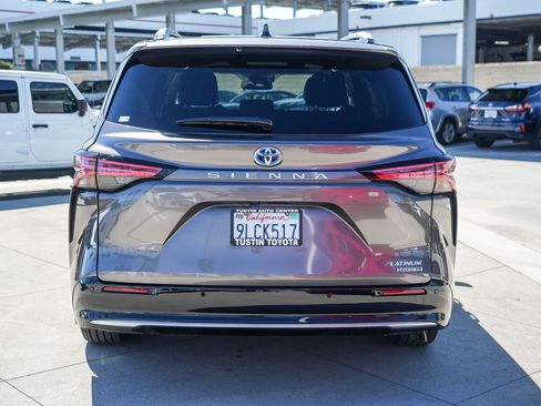 Certified 2024 Toyota Sienna Platinum FWD image 7