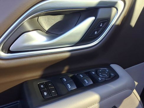 Used 2022 GMC Yukon SLT w/ SLT Premium Package image 15