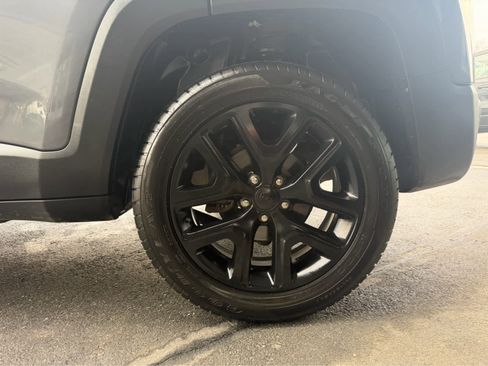 Used 2023 Jeep Renegade Altitude w/ Convenience Group I image 25