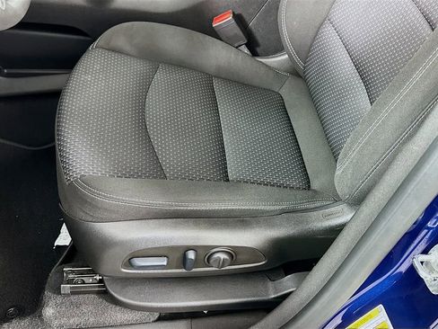 Used 2022 GMC Terrain SLE w/ Driver Convenience Package image 19