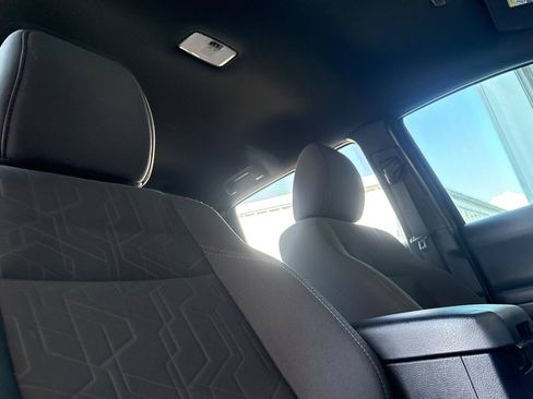 Used 2019 Toyota Tacoma TRD Off-Road AWD/4WD image 18