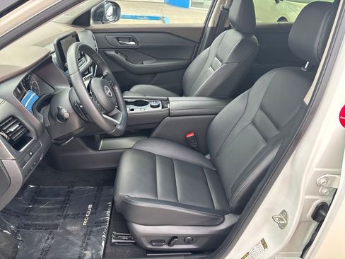 Used 2023 Nissan Rogue SL w/ SL Premium Package image 11