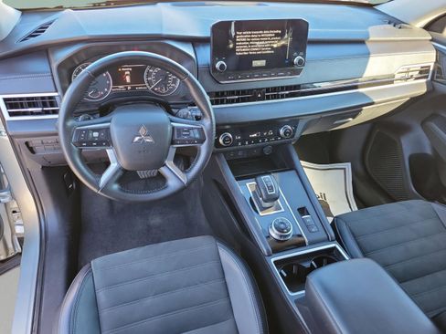 Used 2024 Mitsubishi Outlander SE image 23
