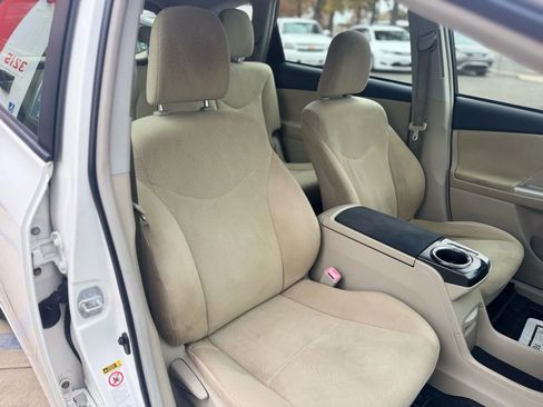 Used 2014 Toyota Prius V Two image 10