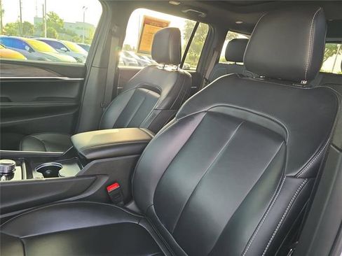 Used 2025 Jeep Grand Cherokee Limited w/ Black Appearance Package AWD/4WD image 14