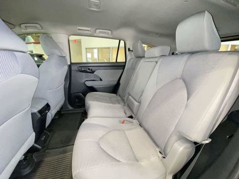 Used 2023 Toyota Highlander L image 23