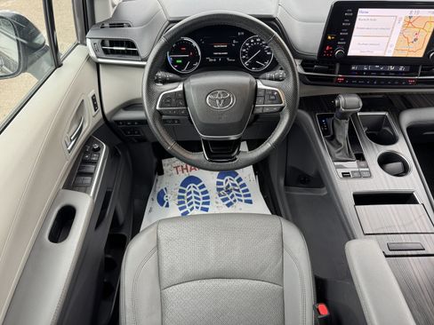 Certified 2023 Toyota Sienna Limited image 18