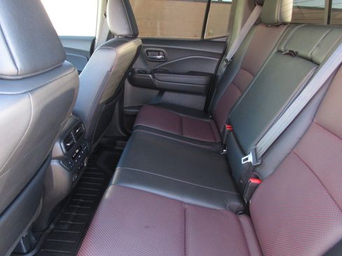 Used 2025 Honda Ridgeline Black Edition image 15