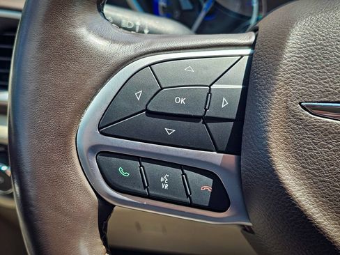 Used 2020 Chrysler Pacifica Touring-L Plus FWD image 18