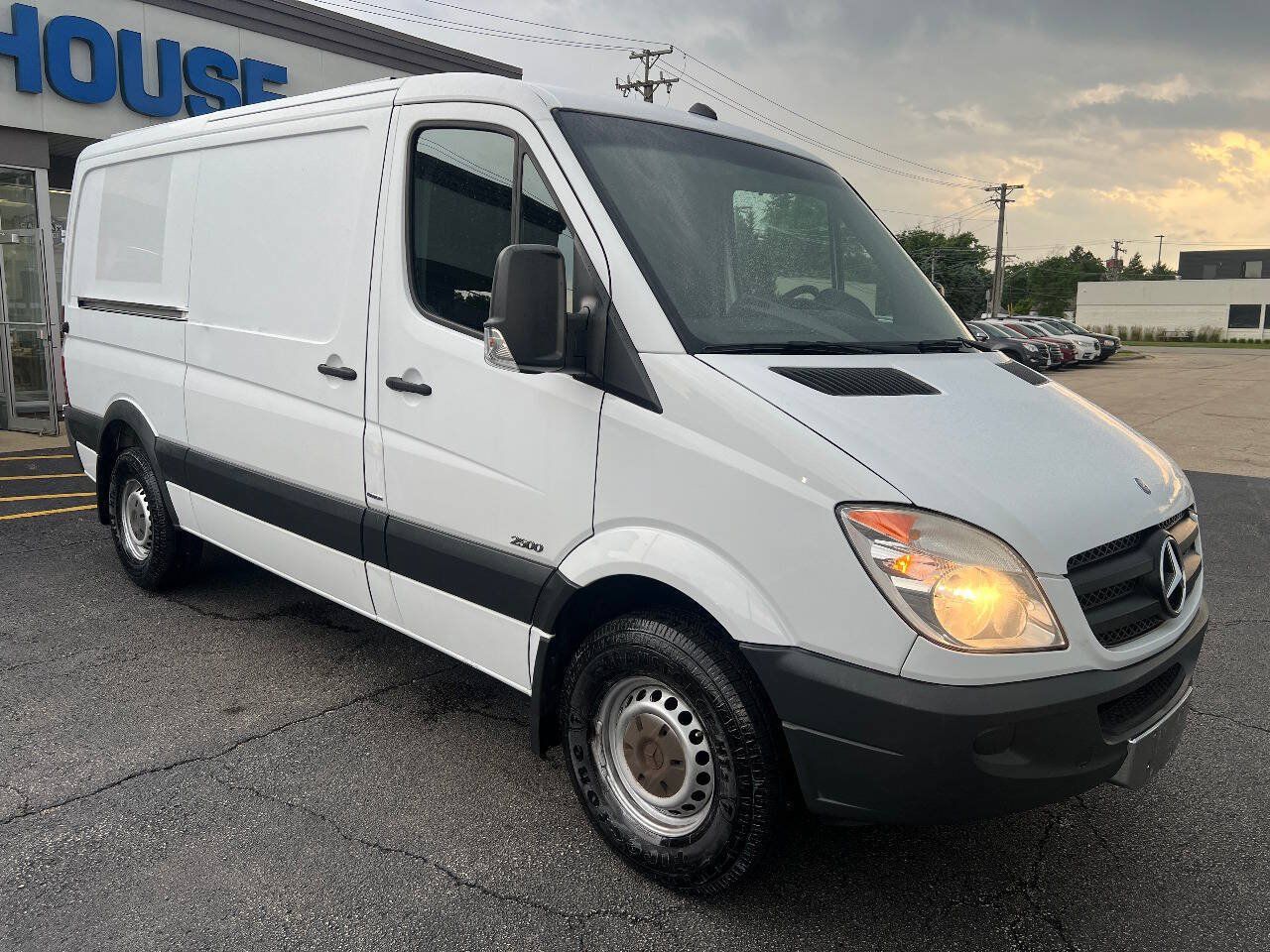 Used 2012 Mercedes-Benz Sprinter 2500 w/ Premium Pkg image 4