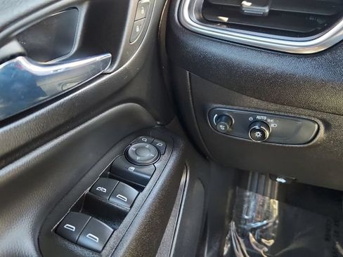 Used 2024 Chevrolet Equinox LT FWD image 37