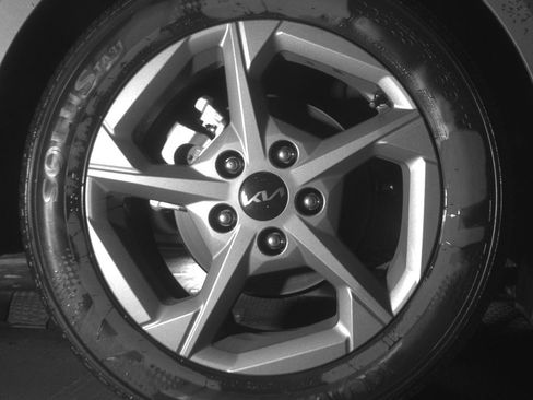 Used 2025 Kia K4 LXS image 15