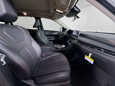 New 2026 INFINITI QX60 Luxe w/ Family Package image 36