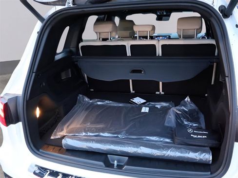 New 2025 Mercedes-Benz GLB 250 4MATIC image 17