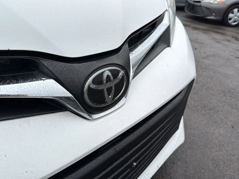 Used 2018 Toyota Sienna LE image 24