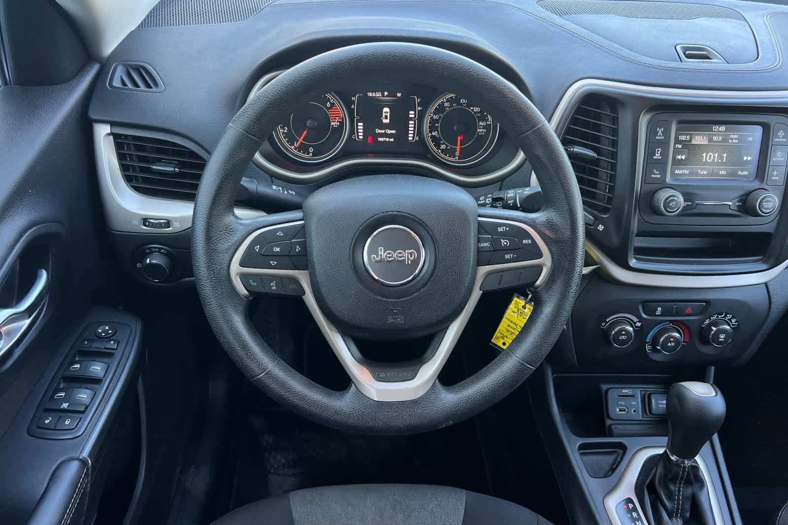 Used 2016 Jeep Cherokee Sport FWD image 16