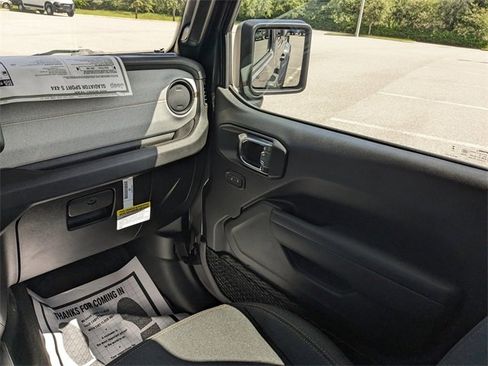 New 2025 Jeep Gladiator Sport image 16