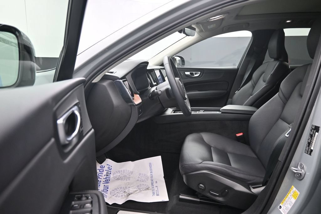 Certified 2024 Volvo XC60 B5 Plus AWD/4WD image 11