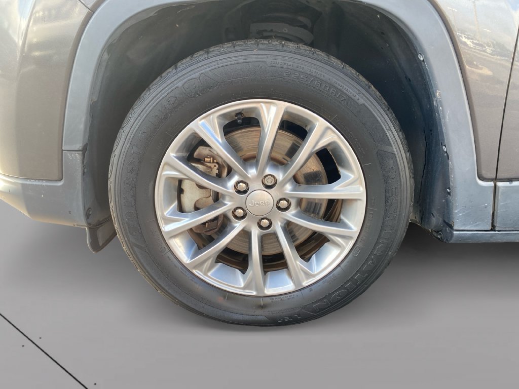 Used 2019 Jeep Cherokee Latitude Plus FWD image 27