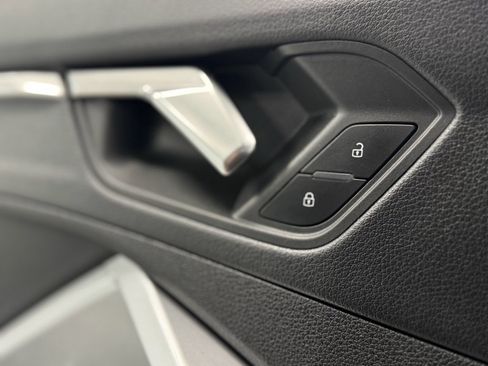 Used 2025 Audi Q3 2.0T Premium image 16