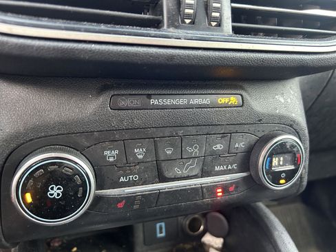 Used 2020 Ford Escape SE image 10