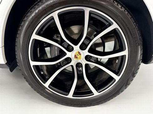 Used 2022 Porsche Cayenne AWD/4WD image 31